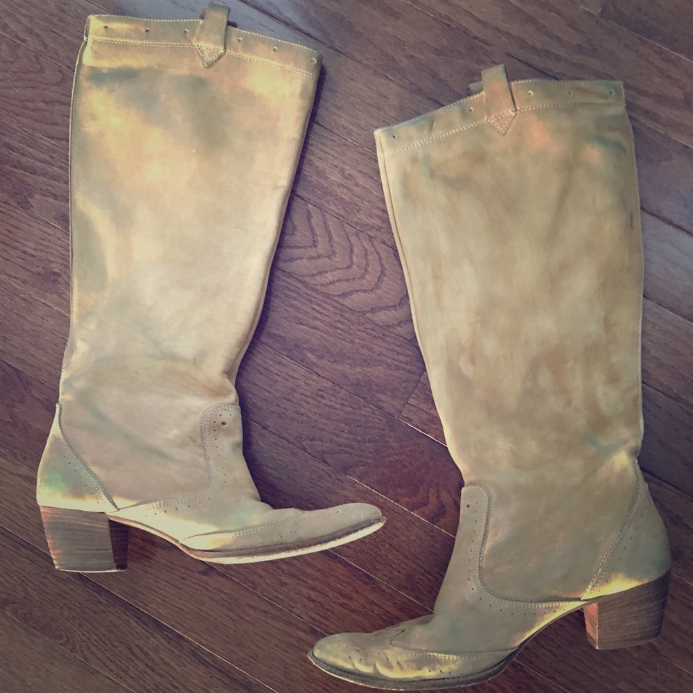 Coolest vintage boots ever. Softest subtle leather